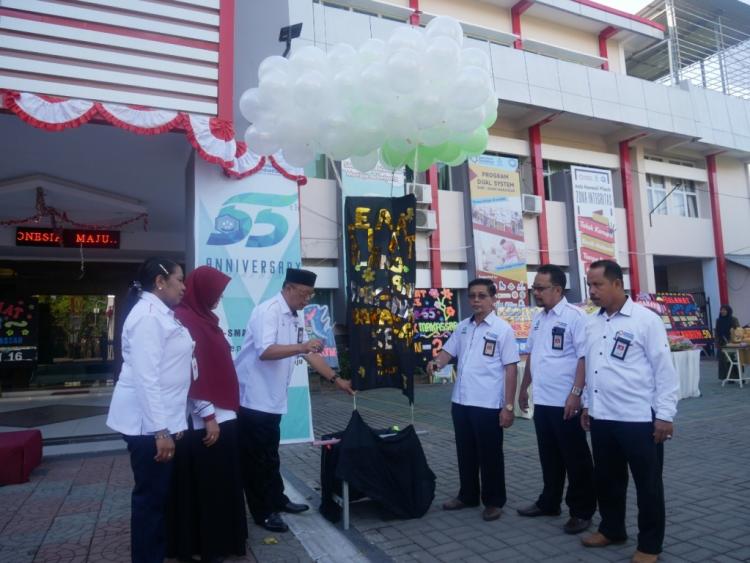 Upacara peringatan HUT 55 tahun SMK SMAK Makassar